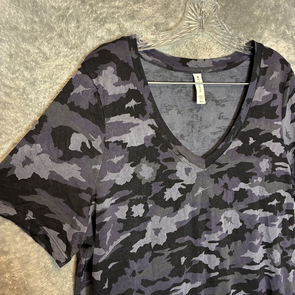 Athleta Womens Breezy Scoop V Neck Tee XLT Camo Athleisure Activewear Muted